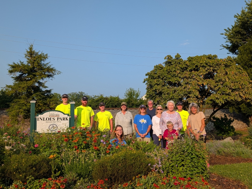 Service workers with Des Fleurs
